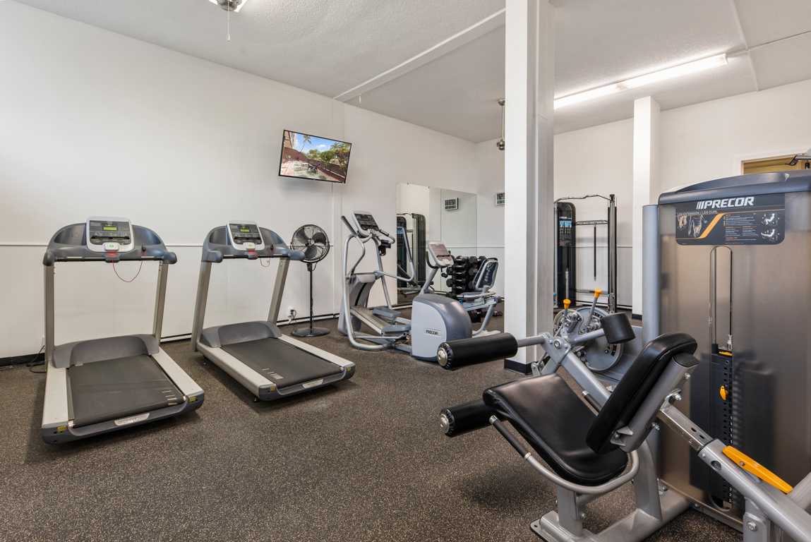 Fitness Center Harbor Towers Yacht & Racquet Club