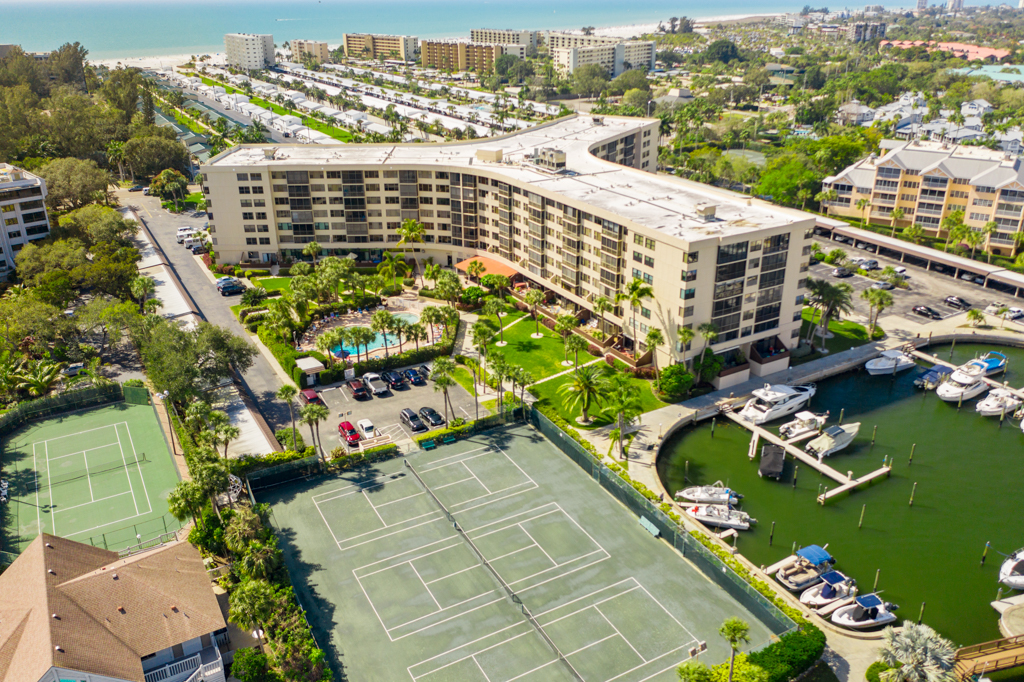 Harbor Towers Yacht Racquet Club